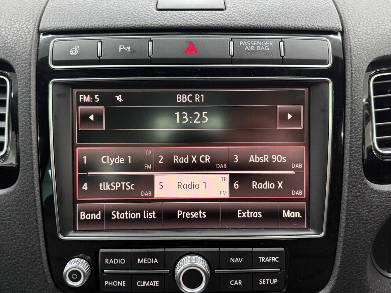 Volkswagen Touareg - Image 22