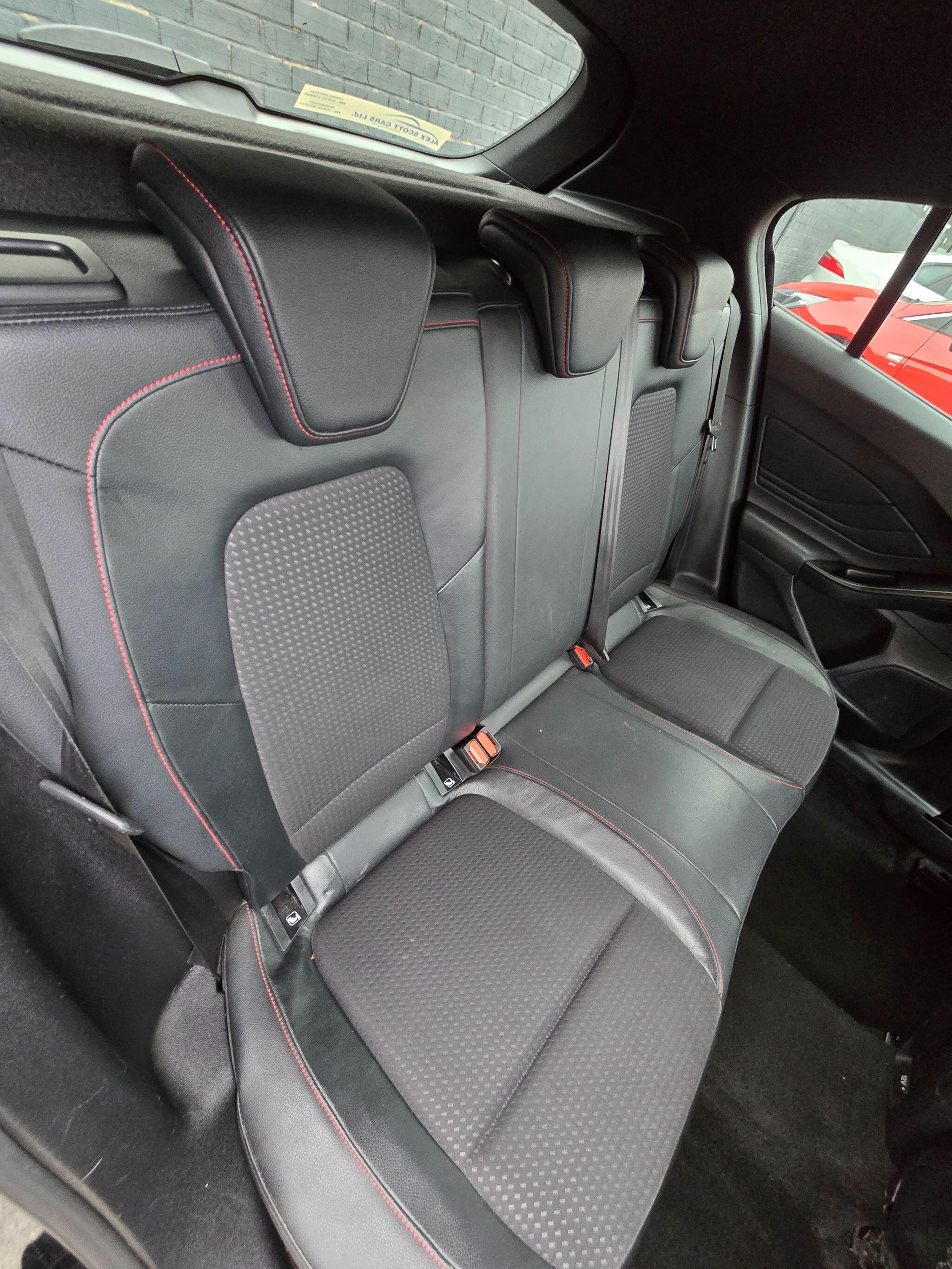 Ford Focus - Image 37