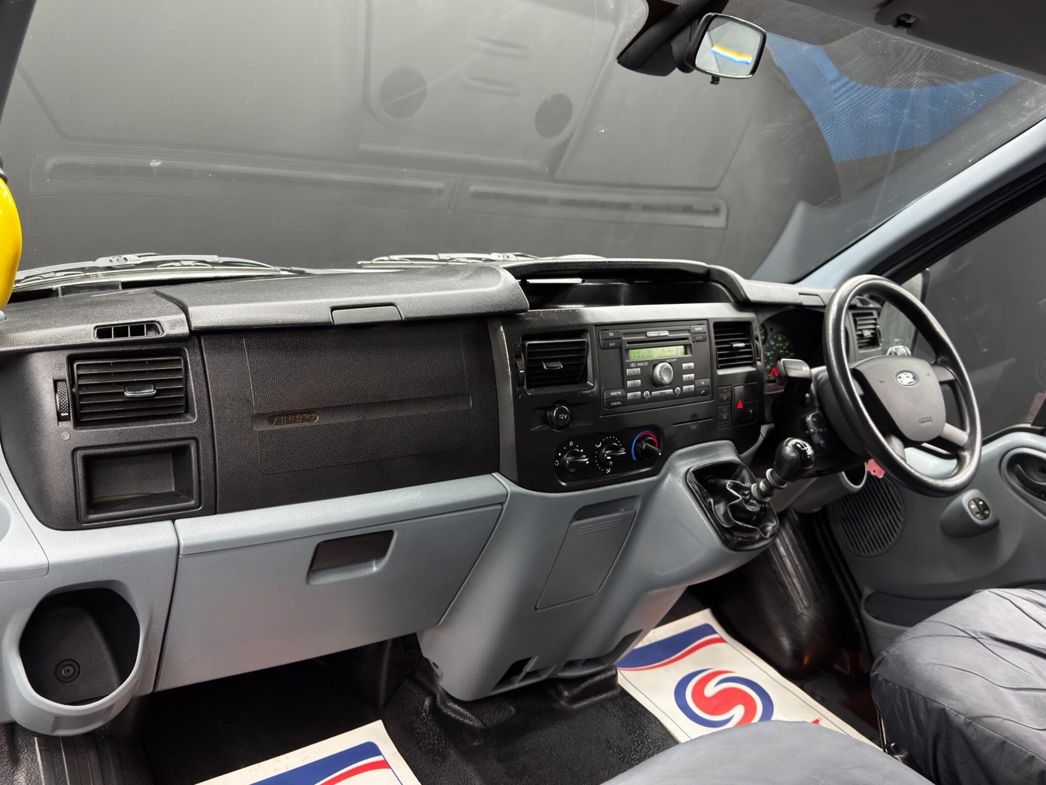 Ford Transit - Image 9