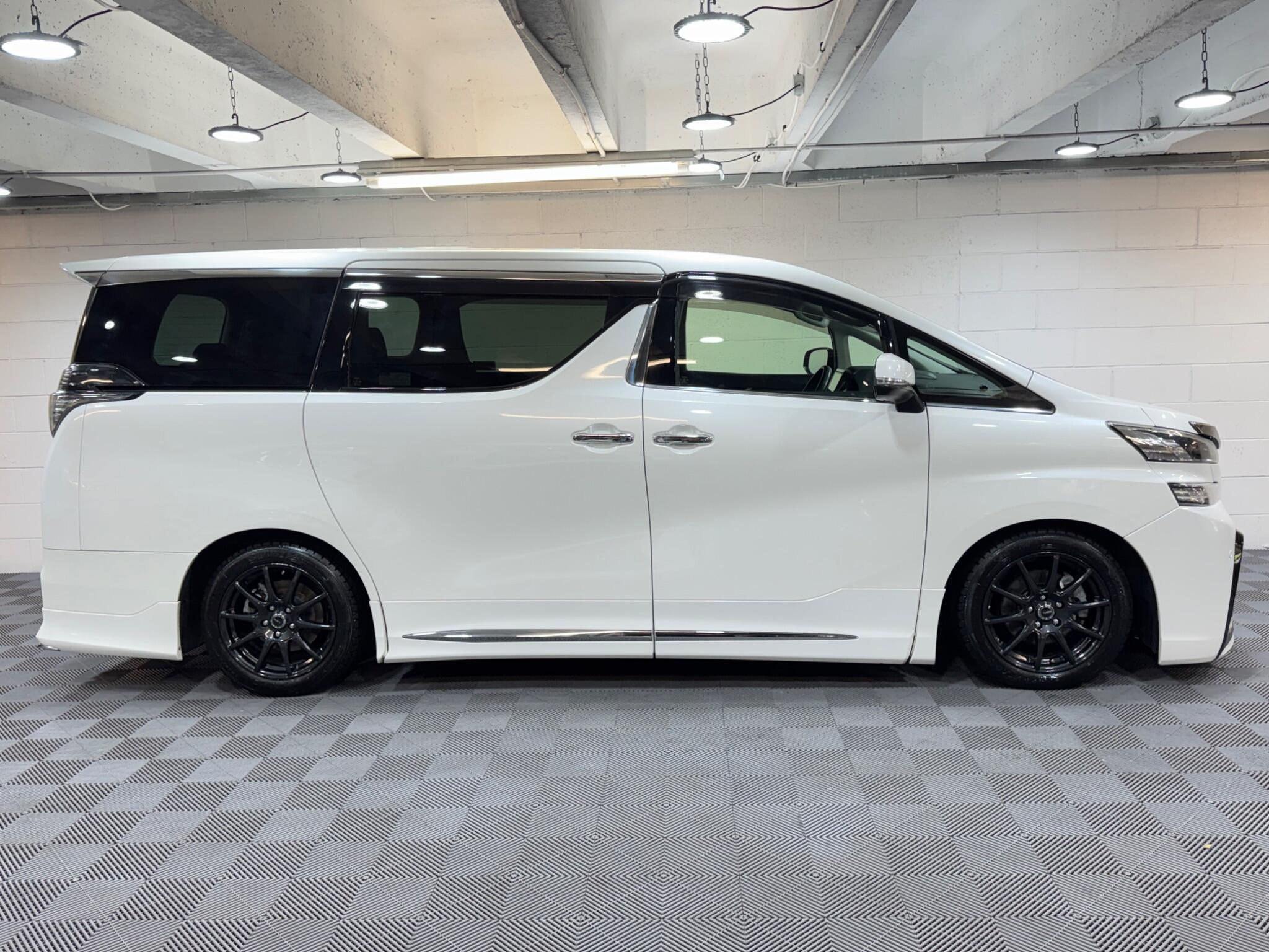 Toyota Vellfire - Image 6