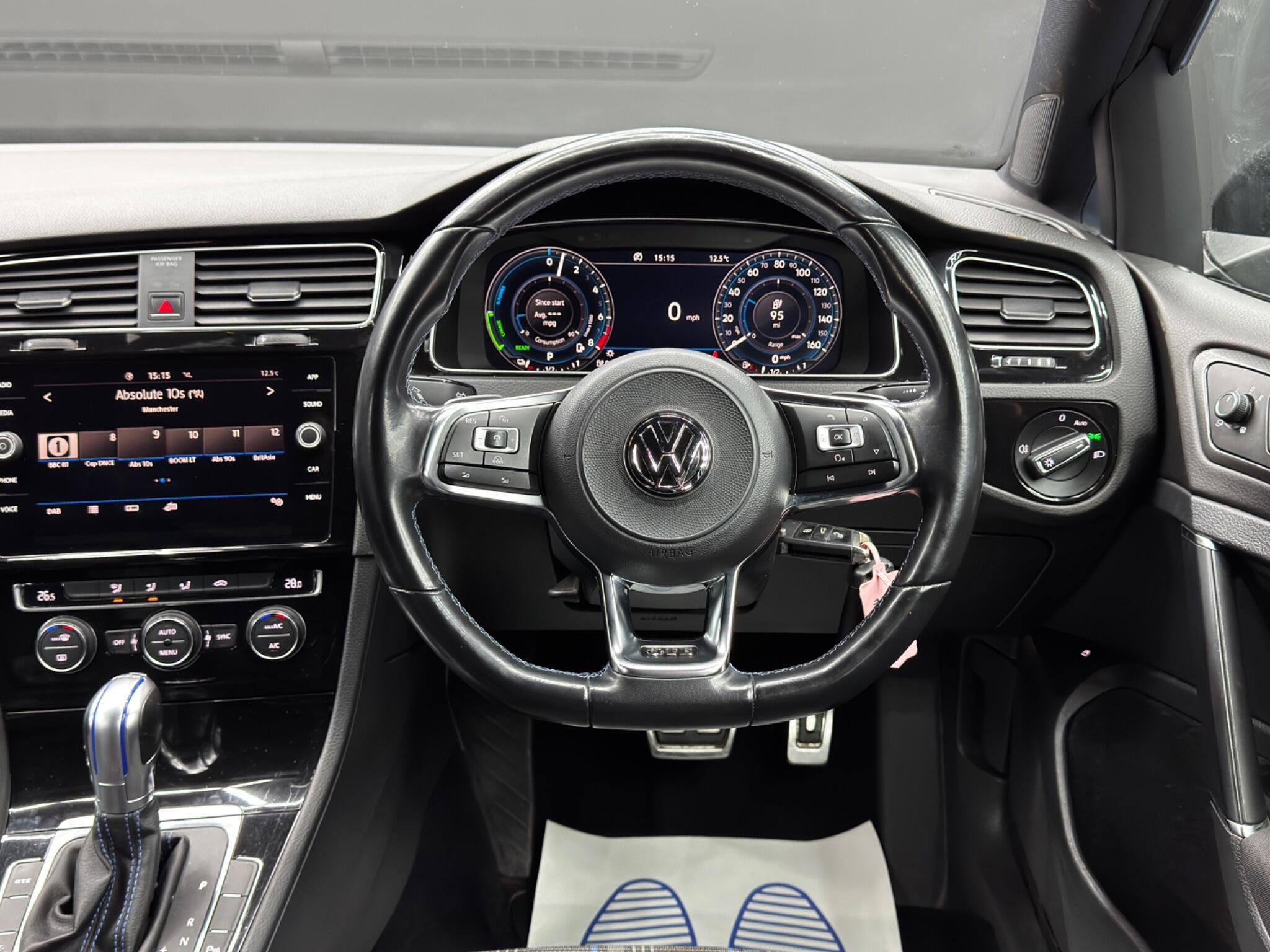 Volkswagen Golf - Image 18