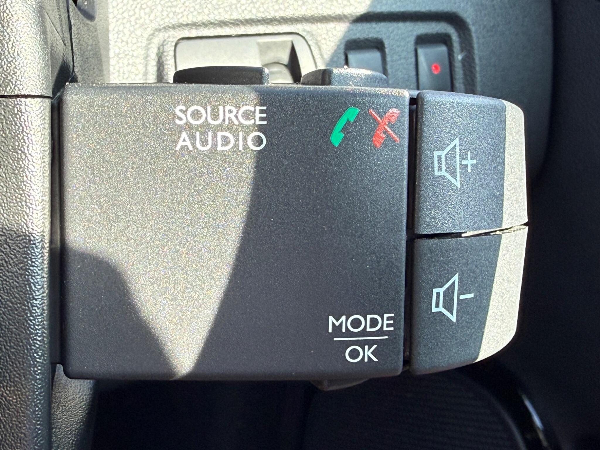 Renault Clio - Image 48