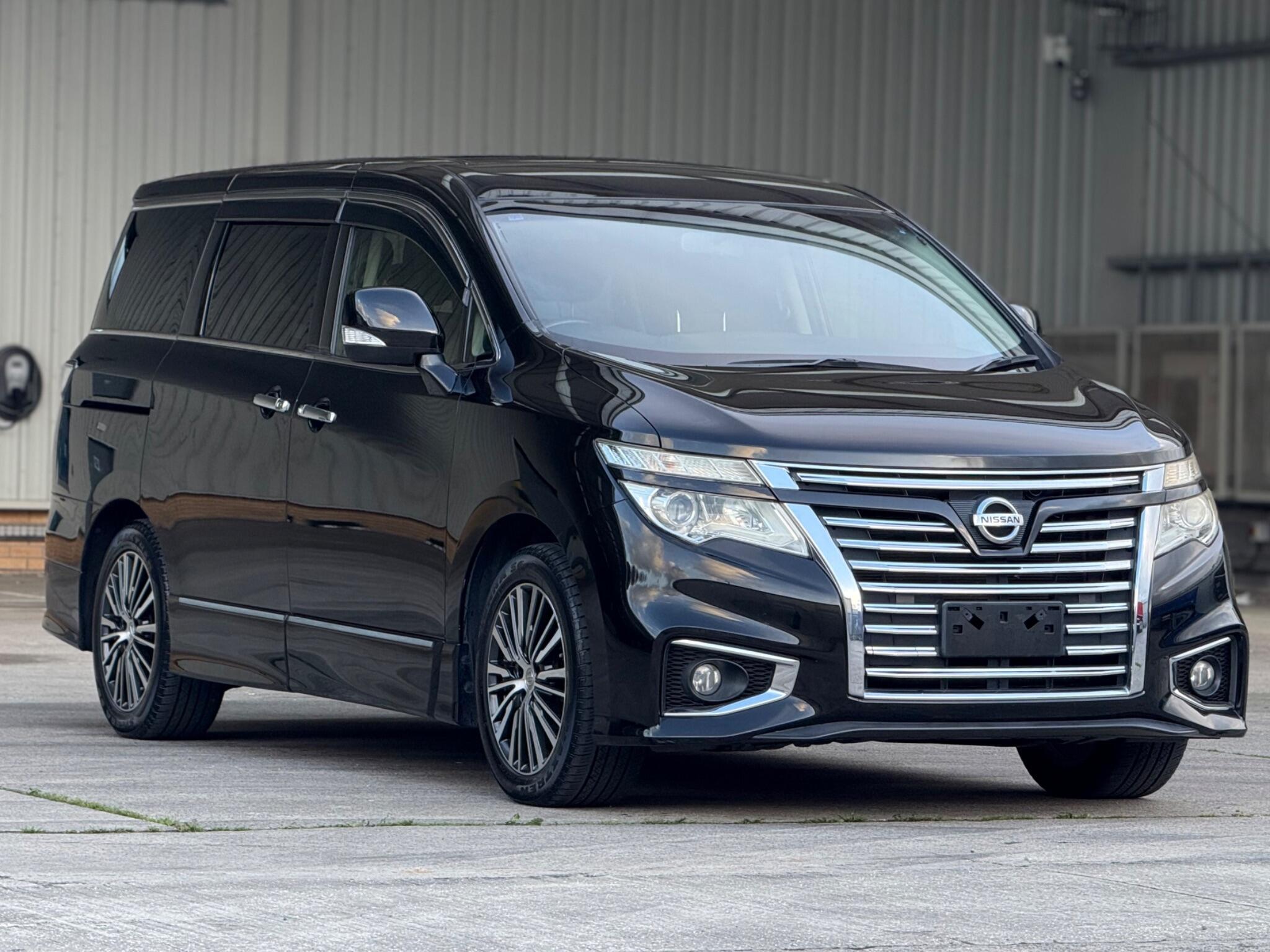 Nissan Elgrand - Image 7
