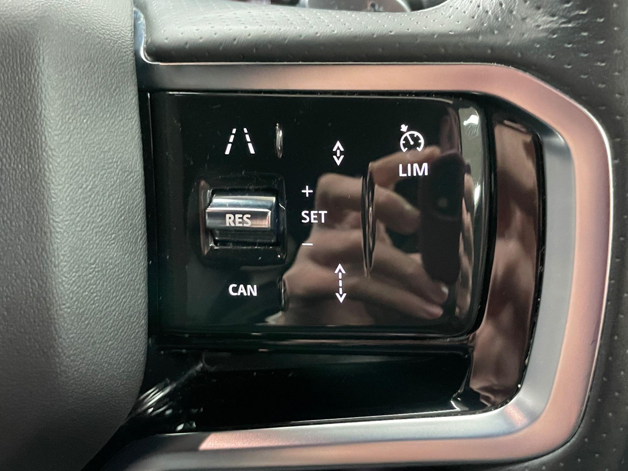 Land Rover Range Rover Velar - Image 38