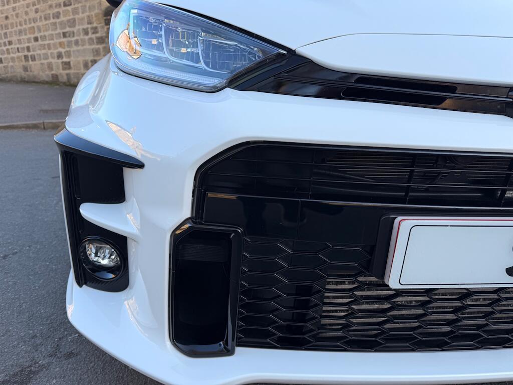 Toyota Yaris - Image 32