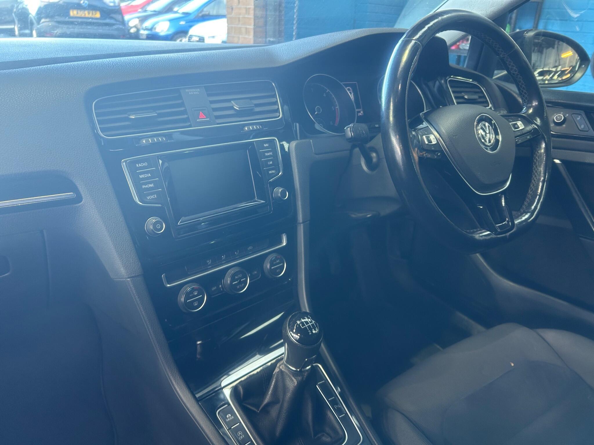 Volkswagen Golf - Image 24