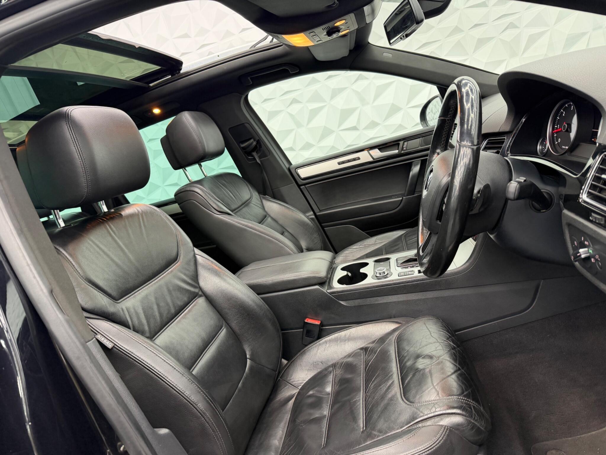 Volkswagen Touareg - Image 8