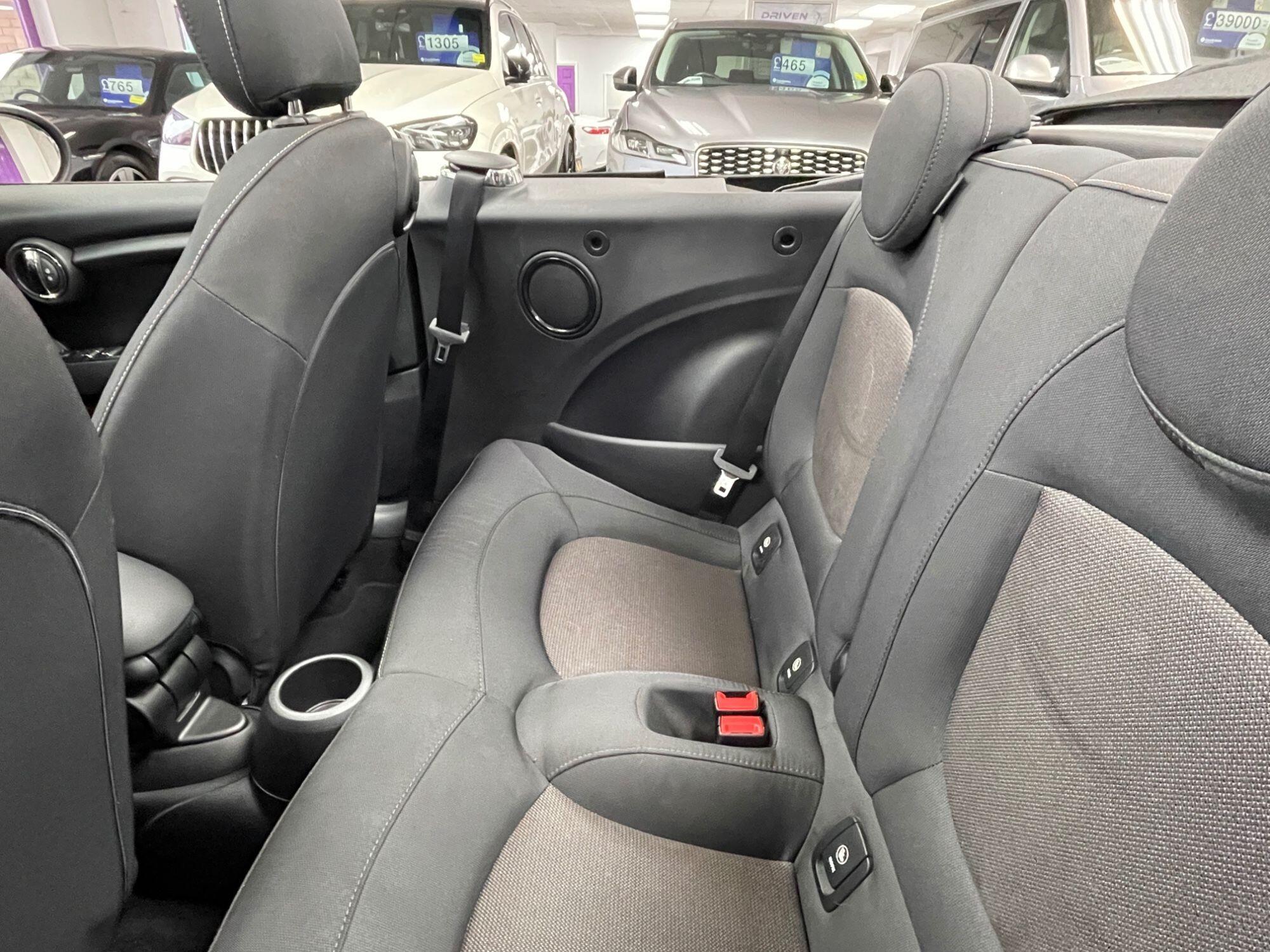 MINI Convertible - Image 36