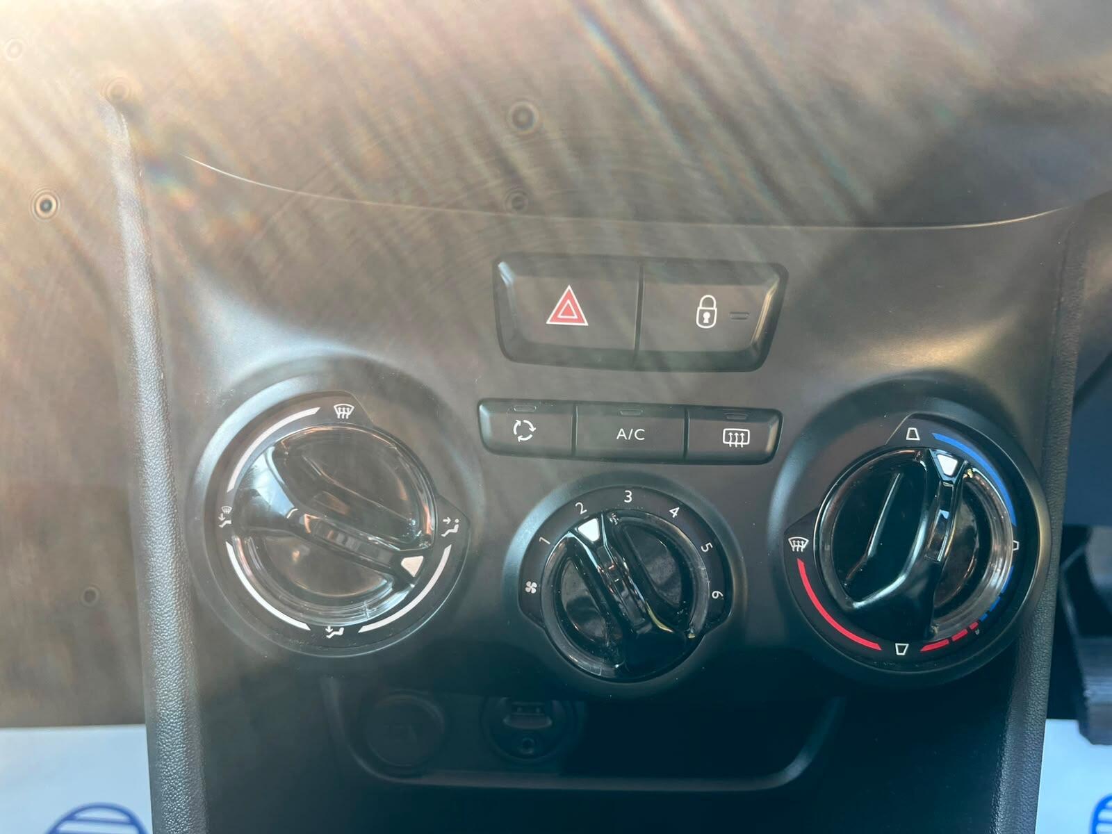Peugeot 208 - Image 12