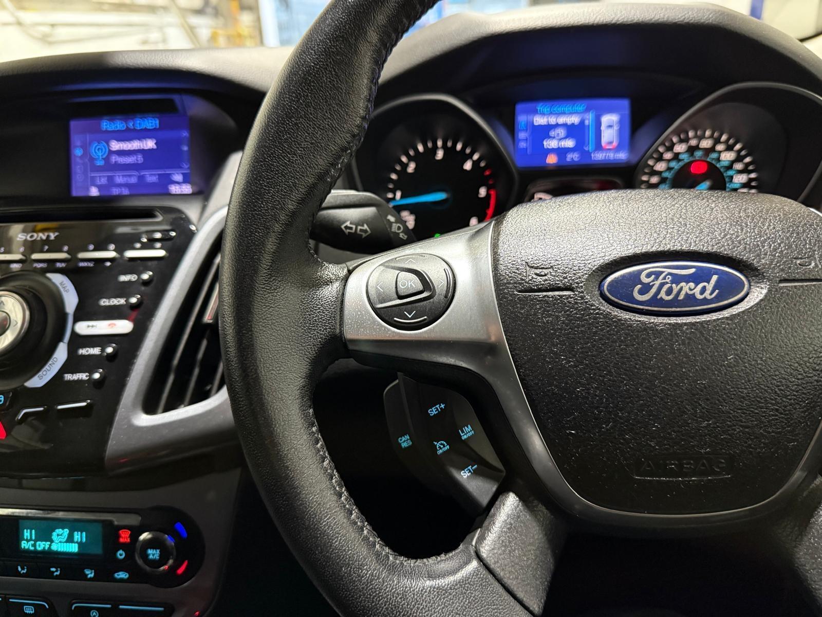 Ford Focus - Image 27