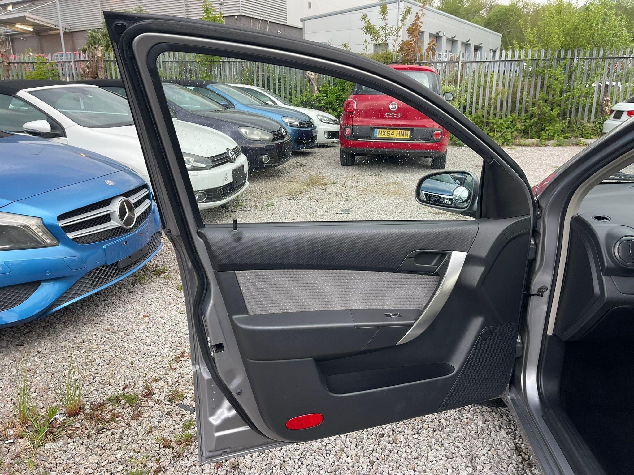Chevrolet Aveo - Image 16