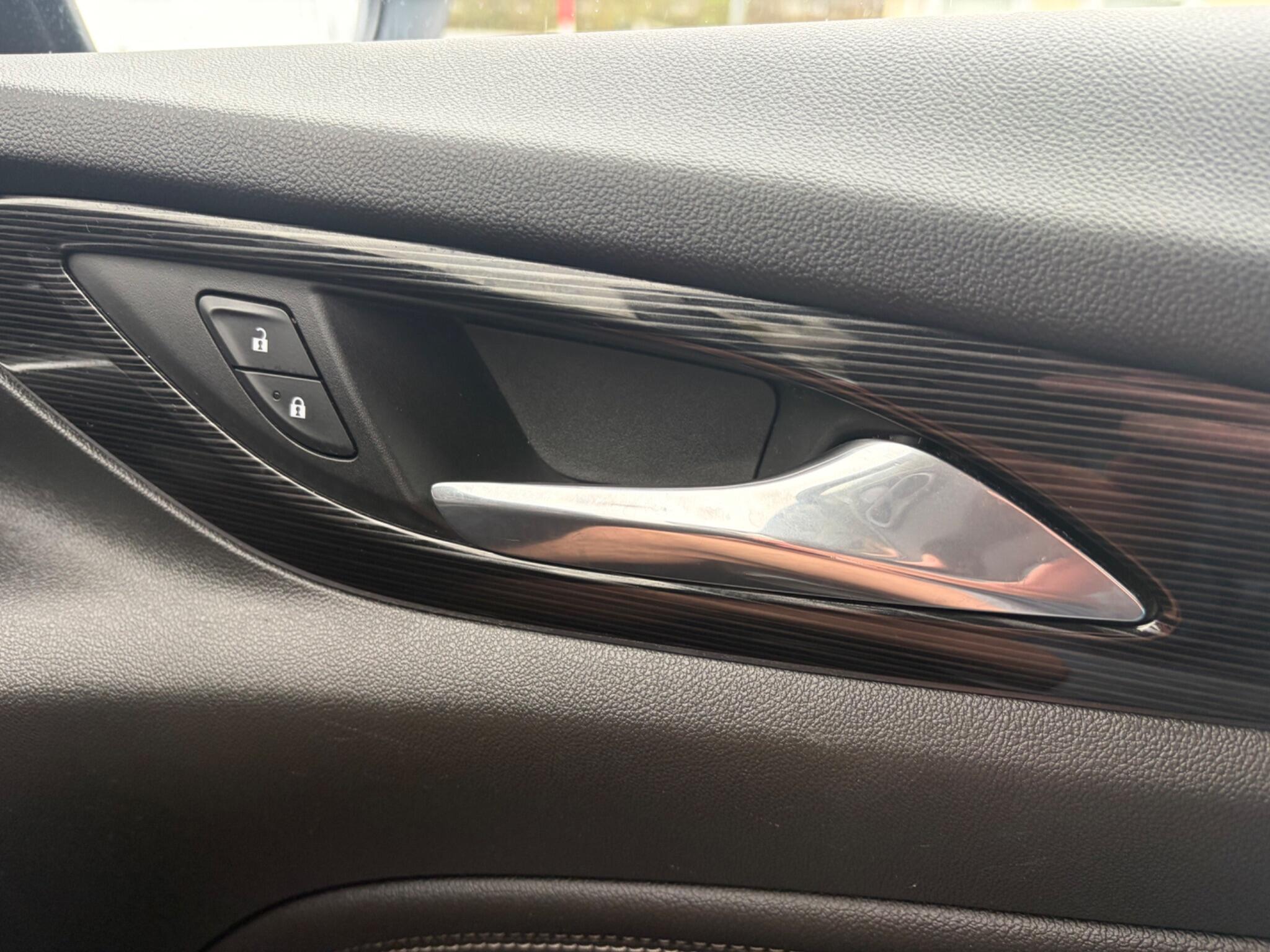 Vauxhall Insignia - Image 28