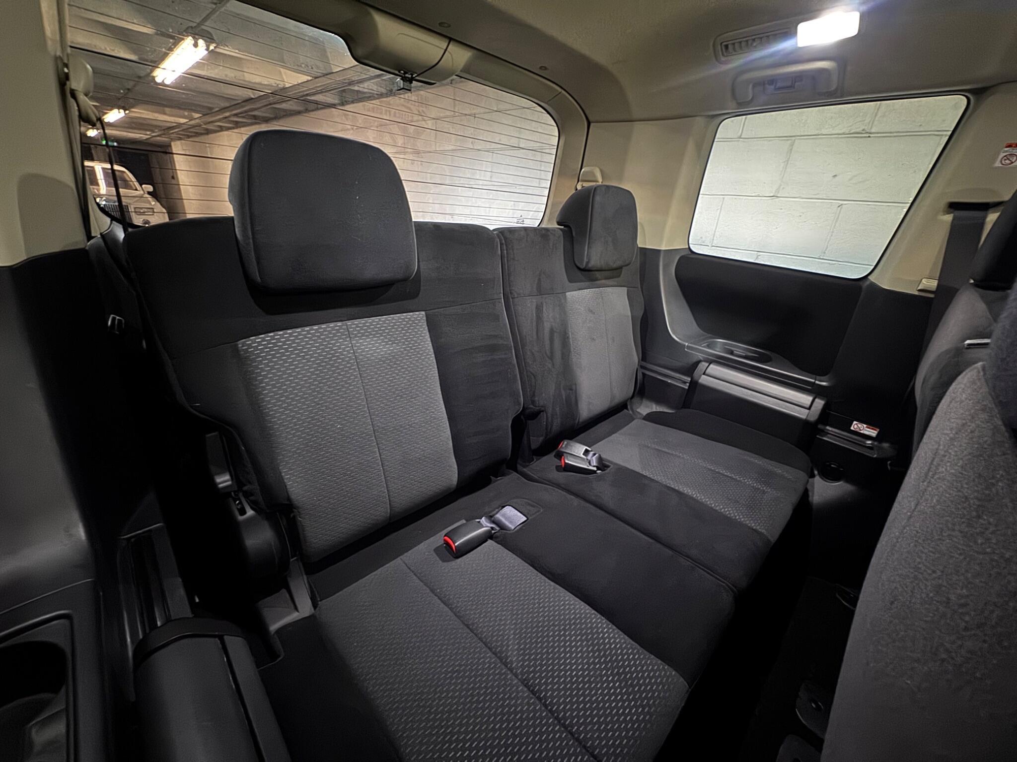 Mitsubishi Delica - Image 13