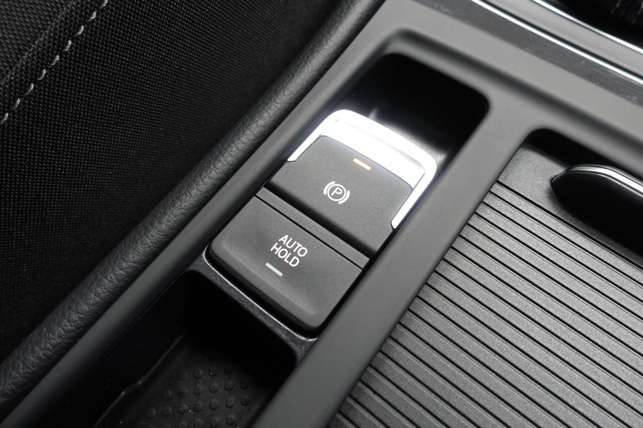 Volkswagen Golf - Image 35