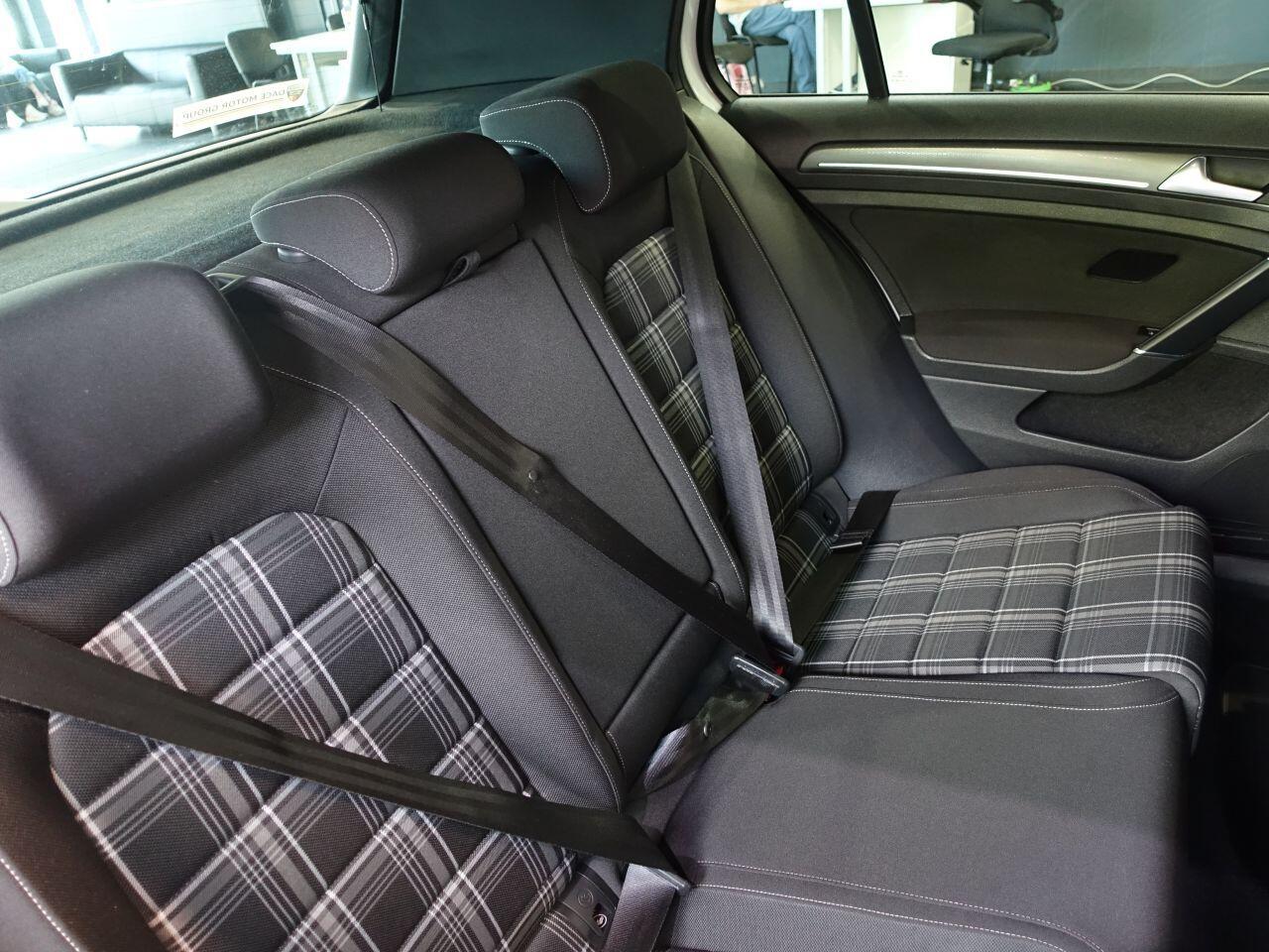 Volkswagen Golf - Image 14