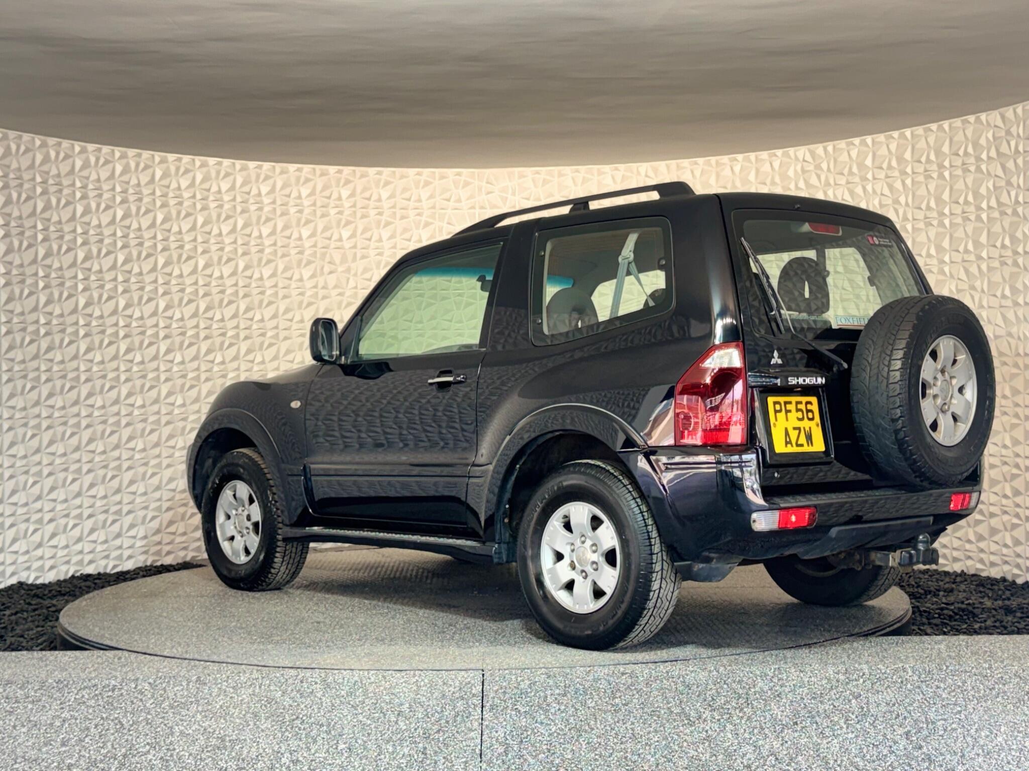 Mitsubishi Shogun - Image 13