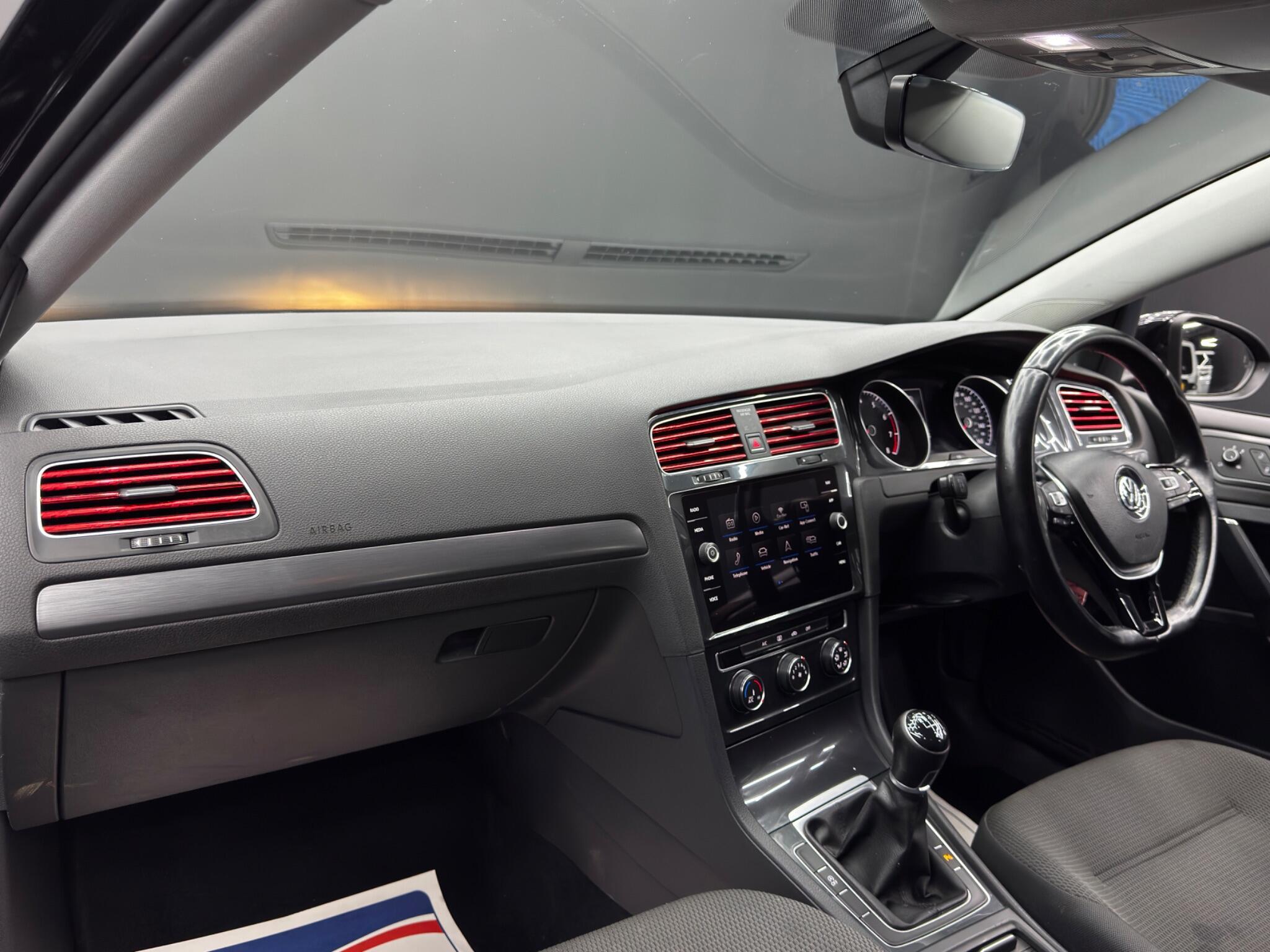 Volkswagen Golf - Image 11