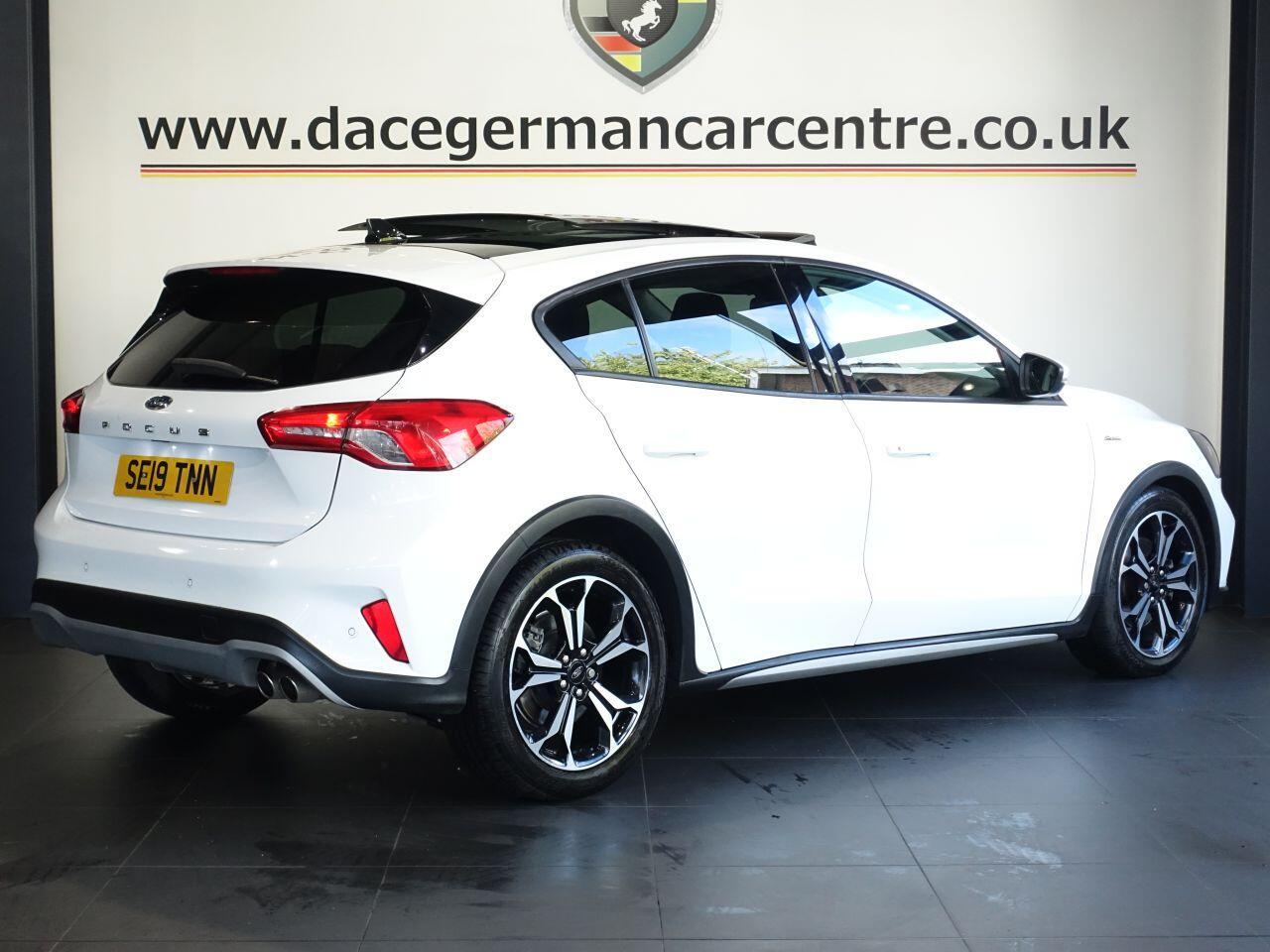 Ford Focus - Image 7