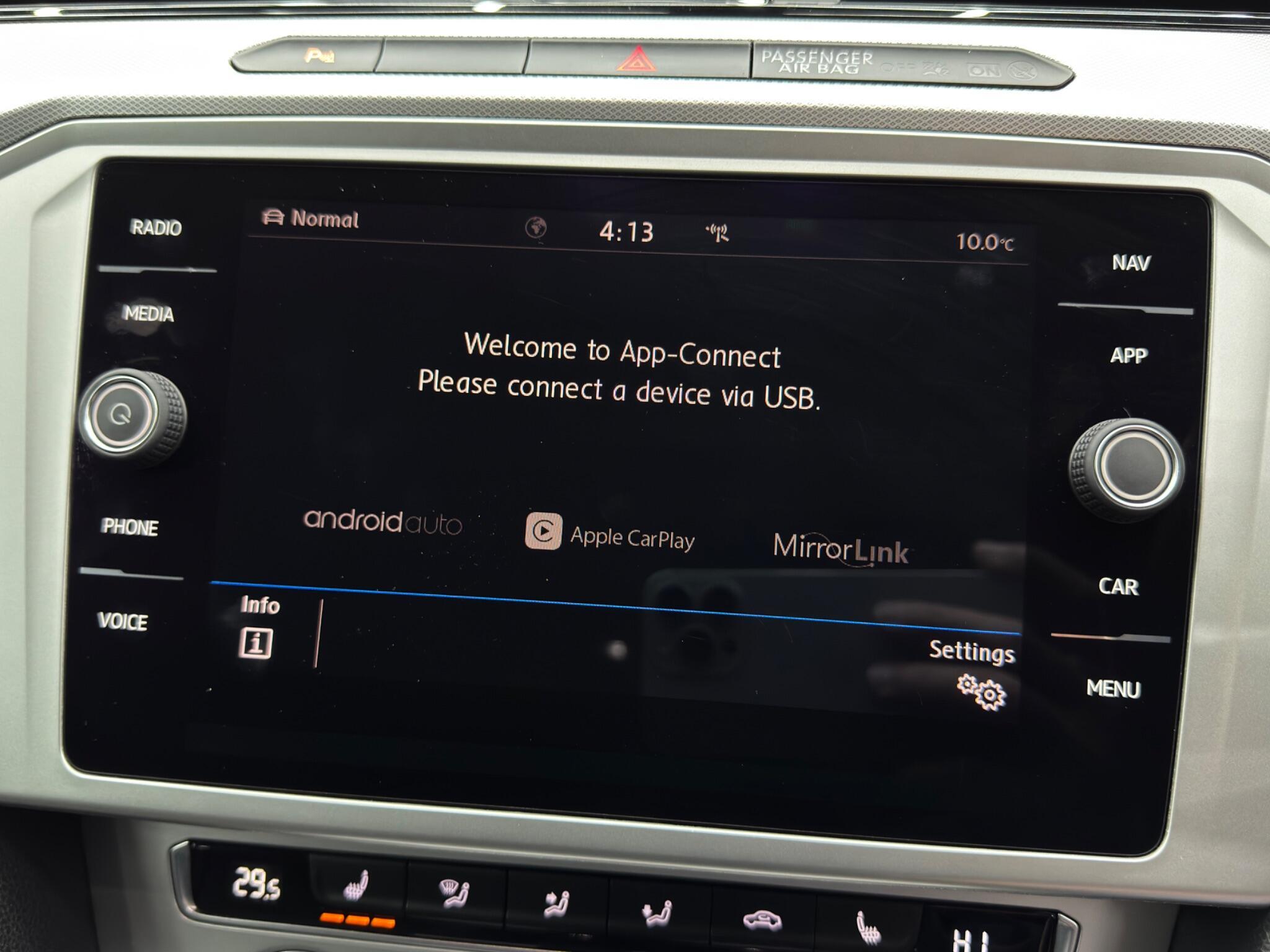 Volkswagen Passat - Image 34