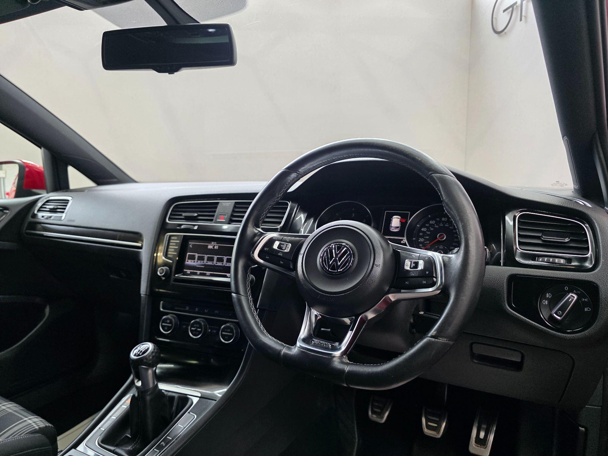 Volkswagen Golf - Image 13