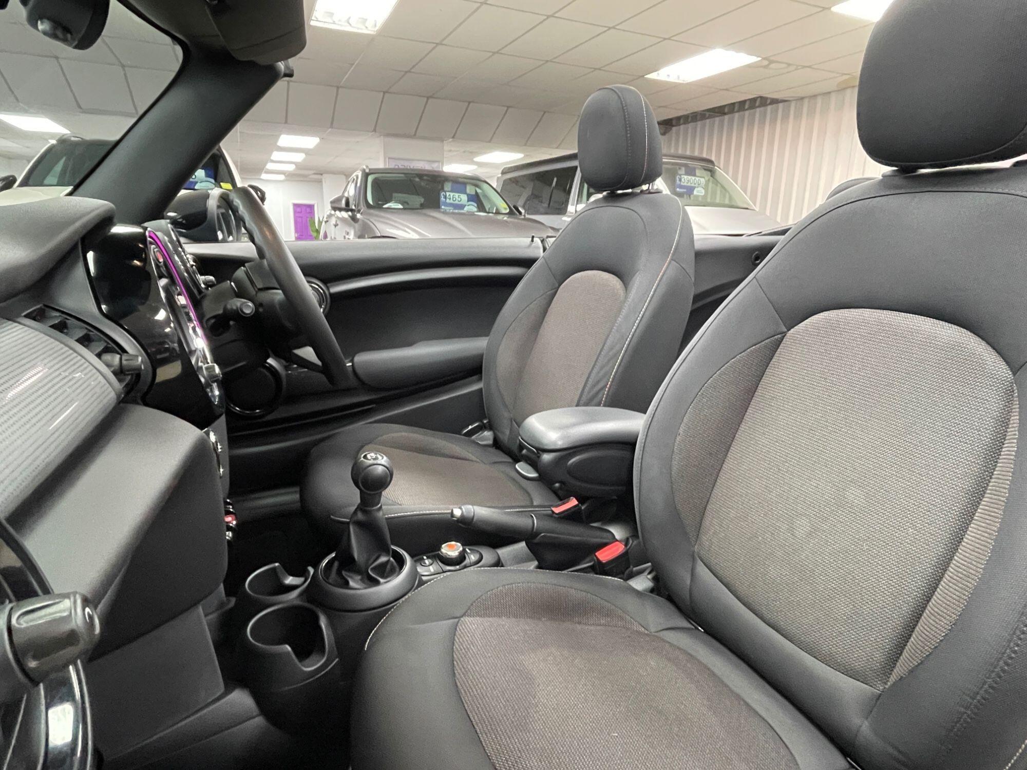 MINI Convertible - Image 40