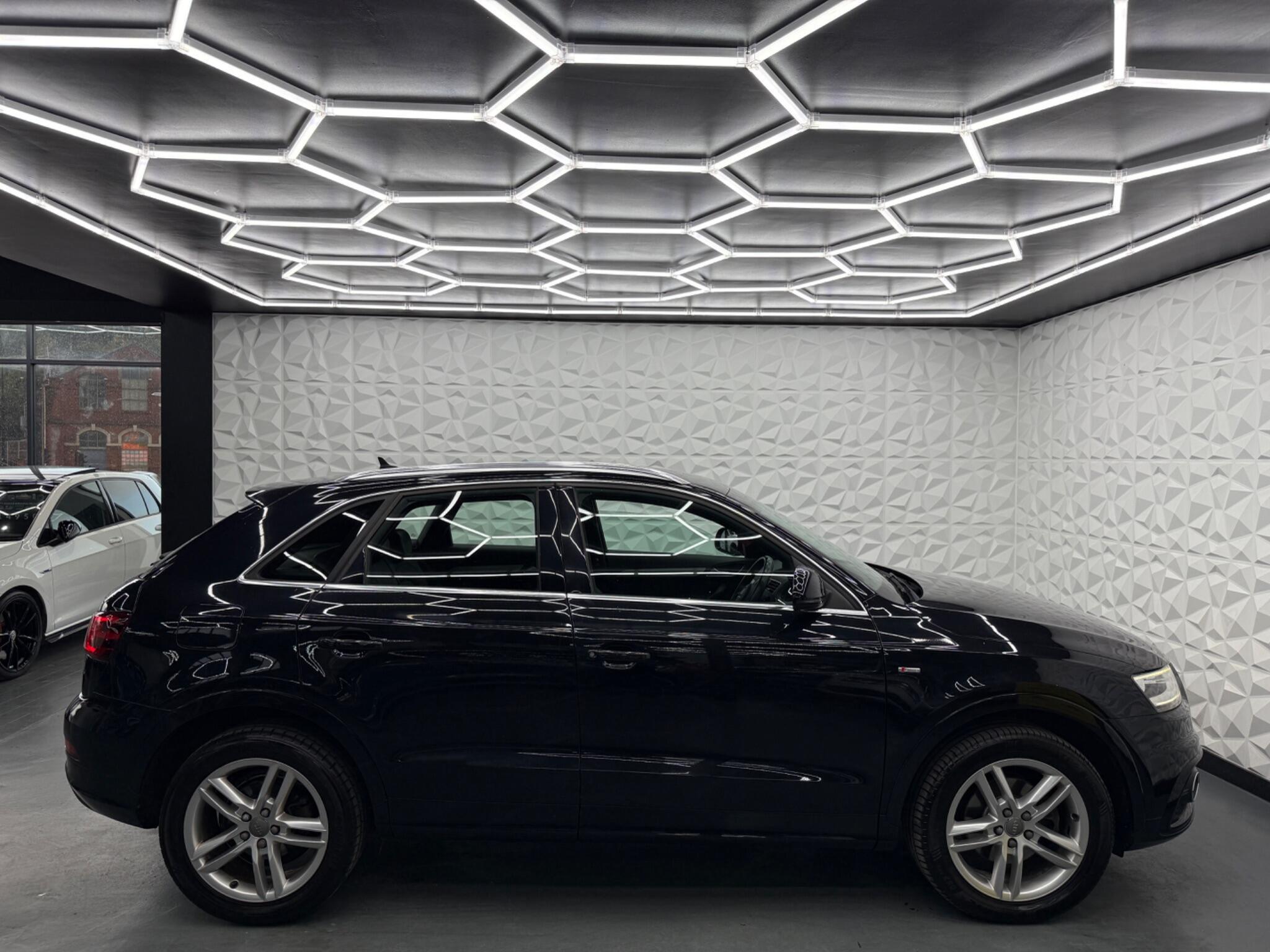 Audi Q3 - Image 14