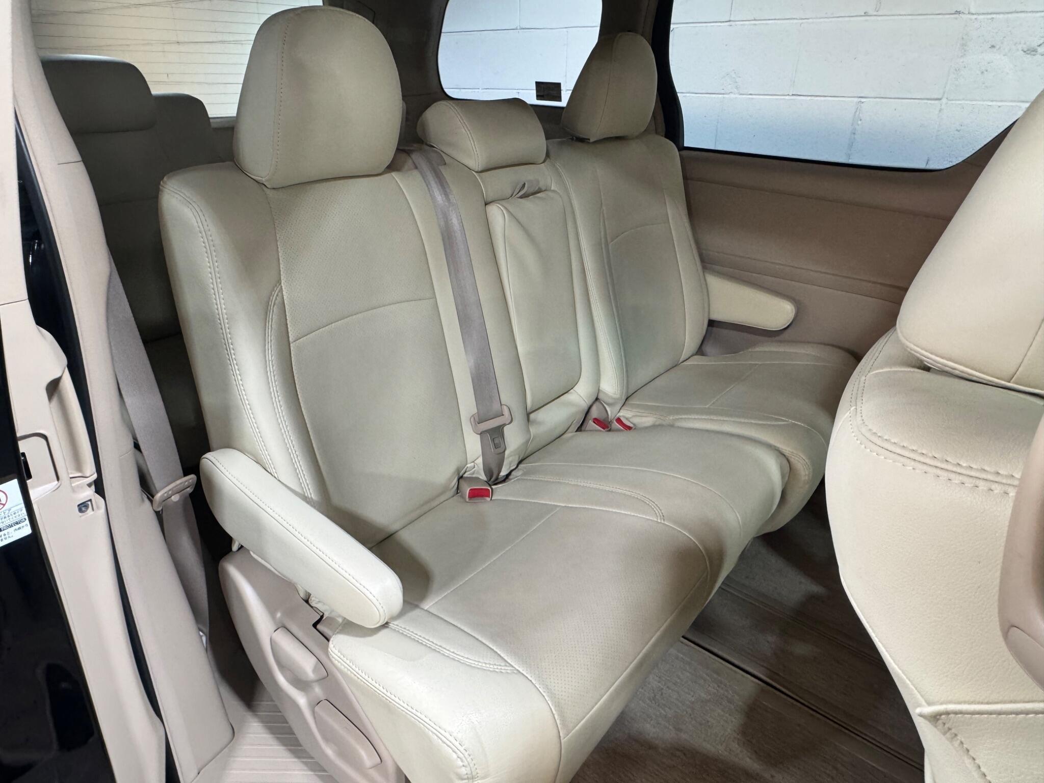 Toyota Vellfire - Image 12