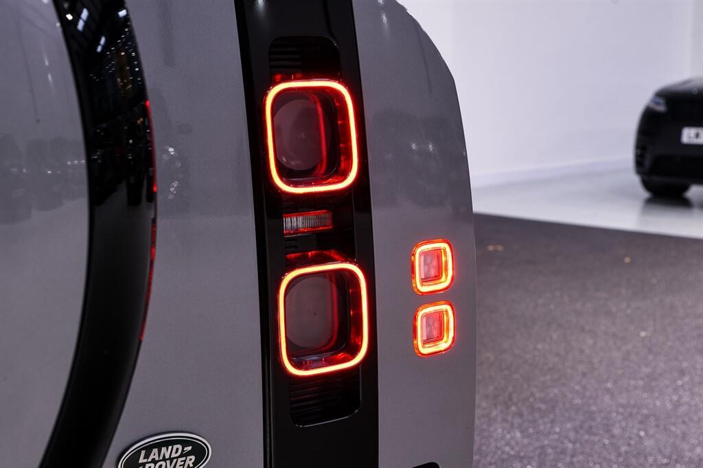 Land Rover Defender 130 - Image 12