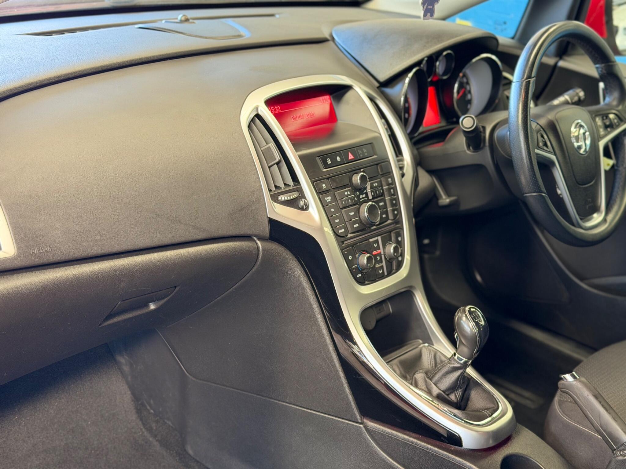 Vauxhall Astra - Image 24