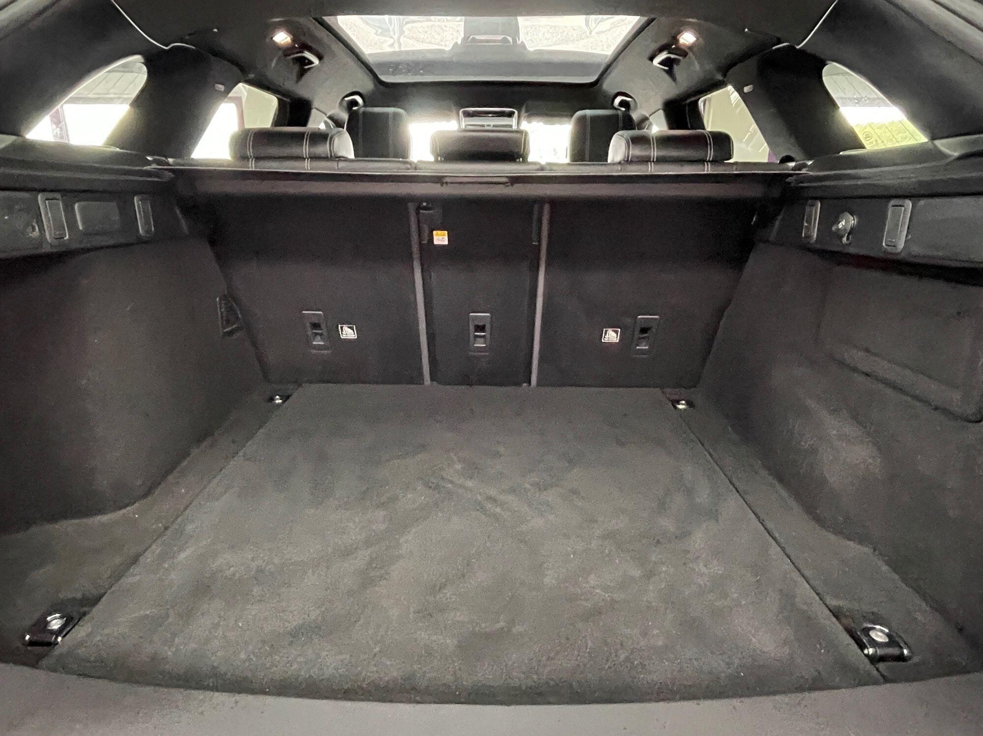 Land Rover Range Rover Velar - Image 18
