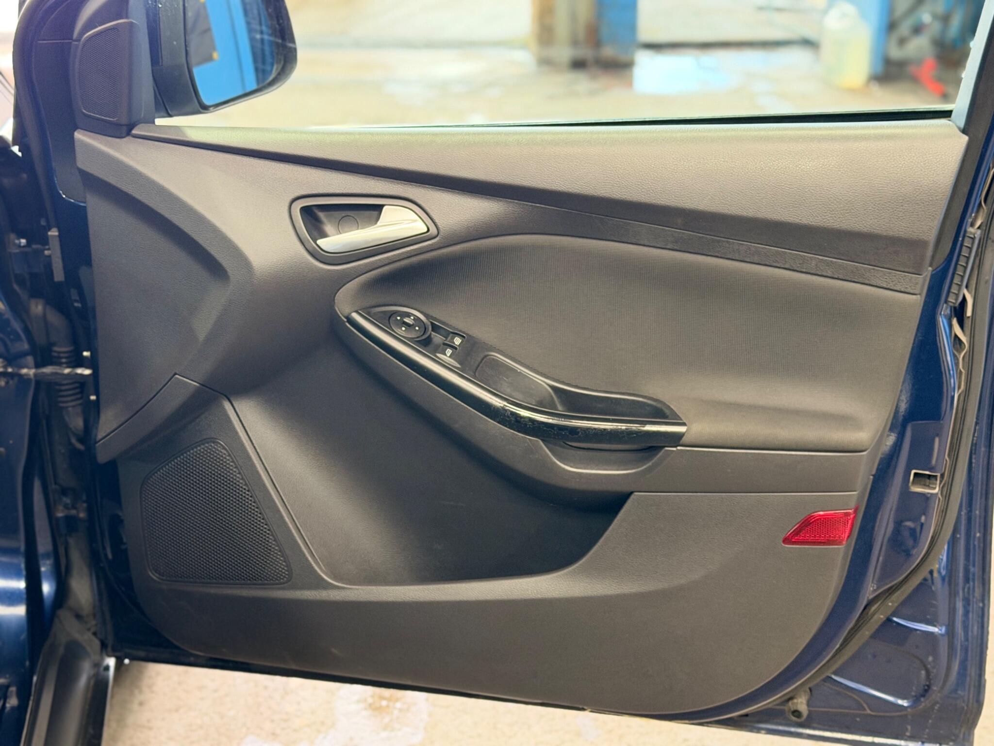 Ford Focus - Image 20