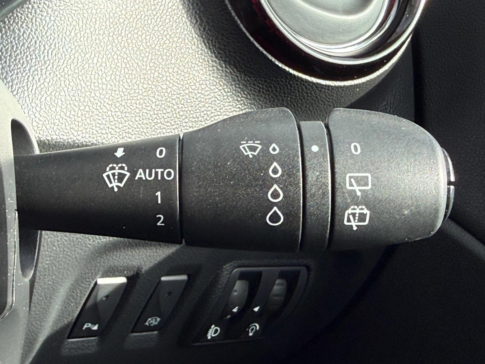 Renault Captur - Image 32