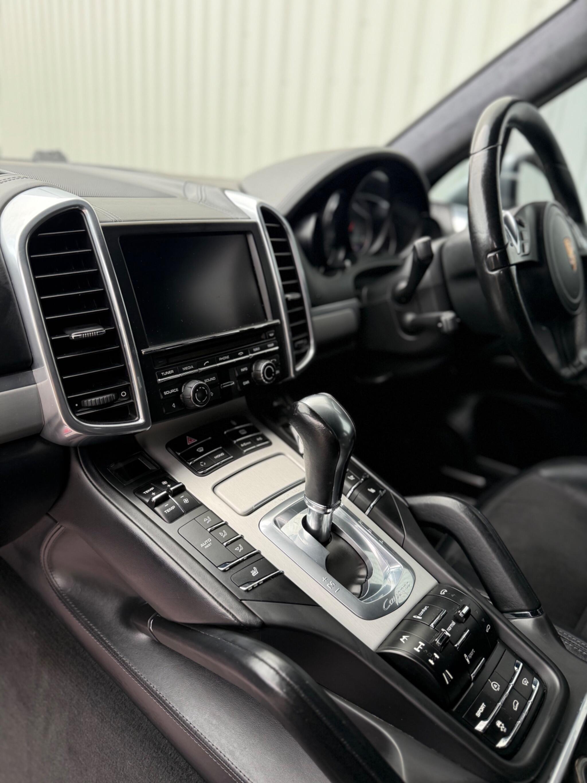 Porsche Cayenne - Image 24