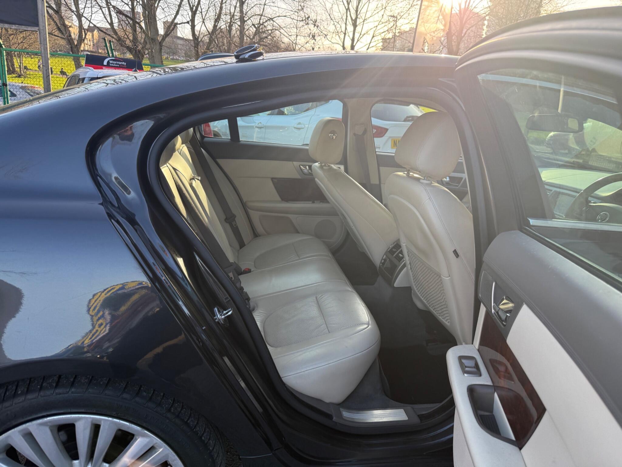 Jaguar XF - Image 22