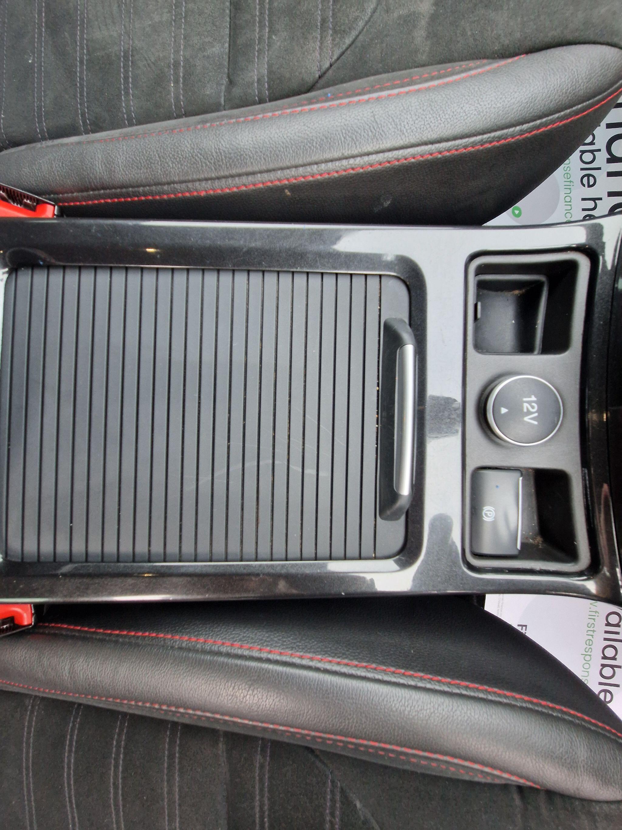 Ford Kuga - Image 28