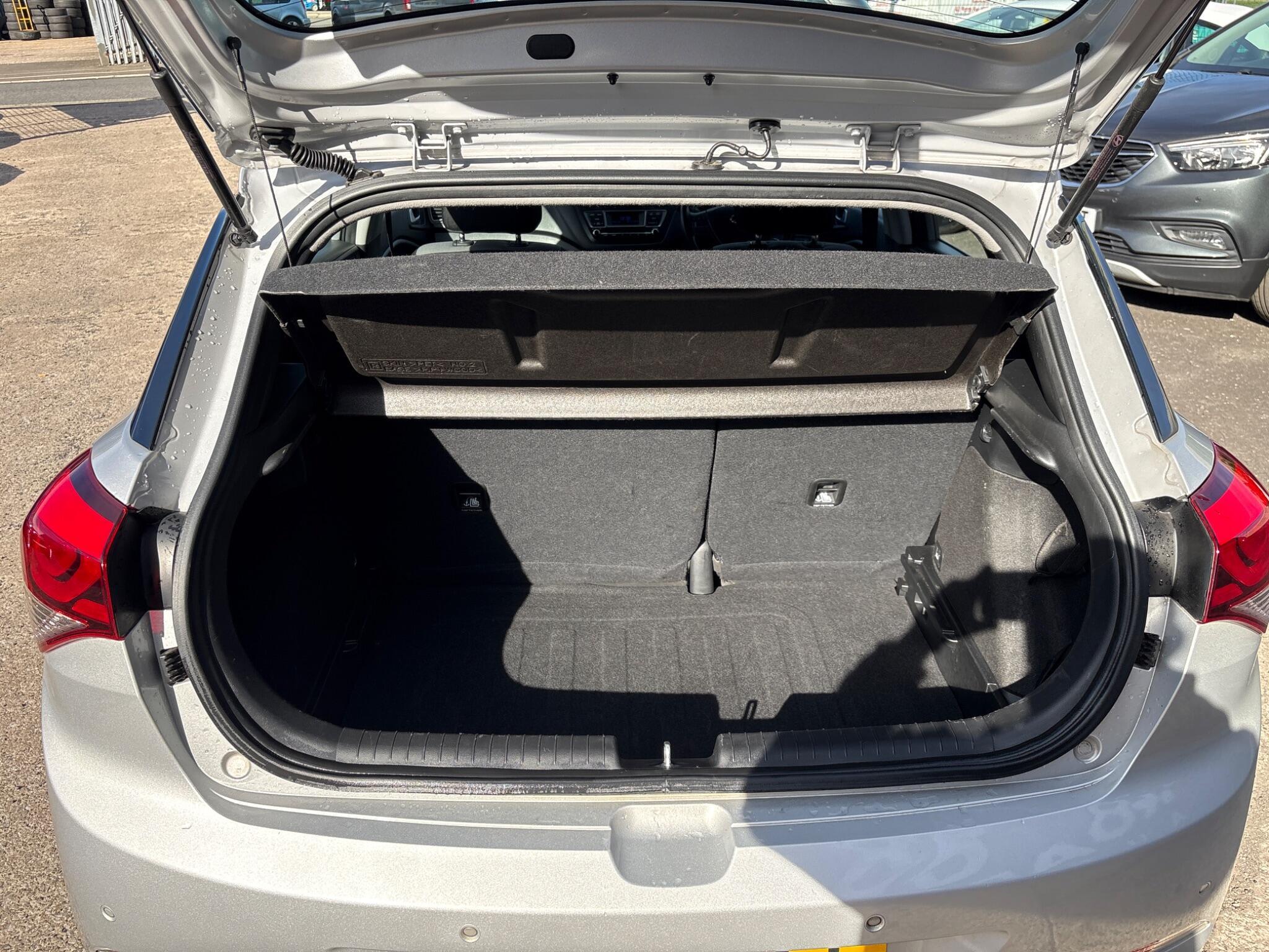 Hyundai i20 - Image 12
