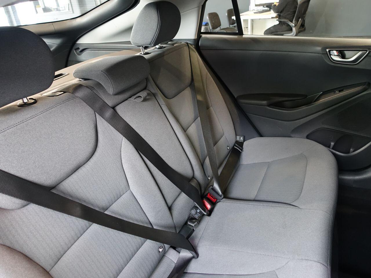Hyundai Ioniq - Image 14