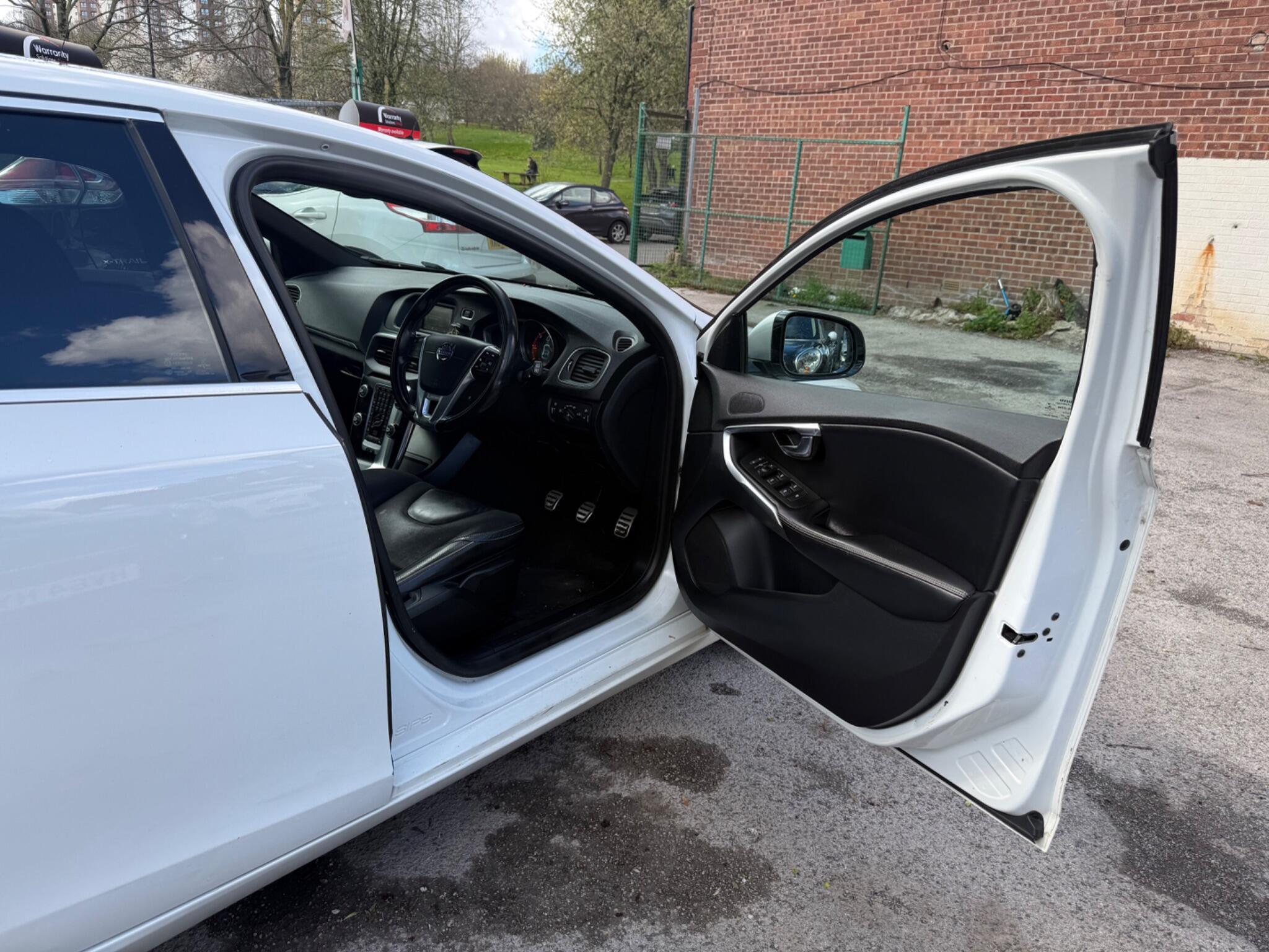 Volvo V40 - Image 18