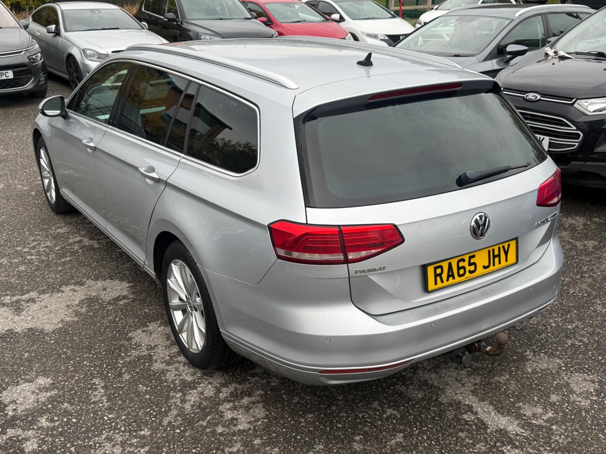 Volkswagen Passat - Image 12