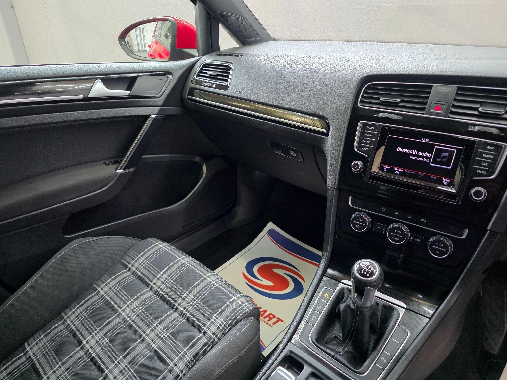 Volkswagen Golf - Image 17