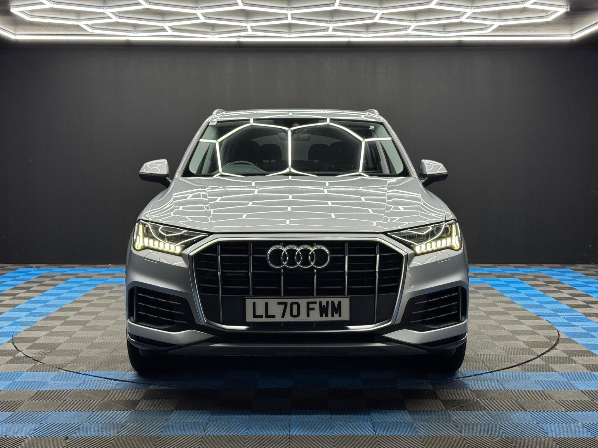 Audi Q7 - Image 2