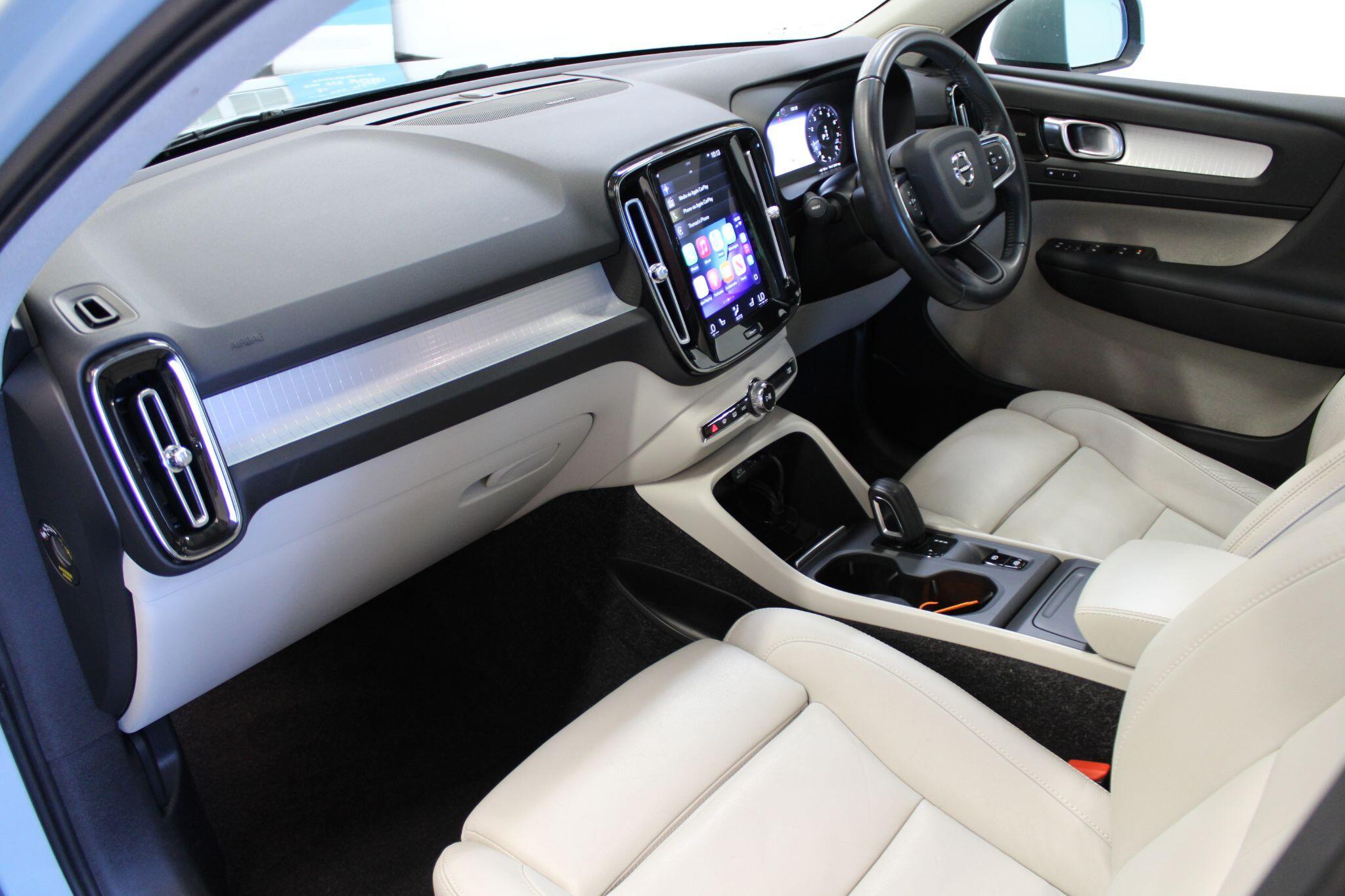 Volvo XC40 - Image 2