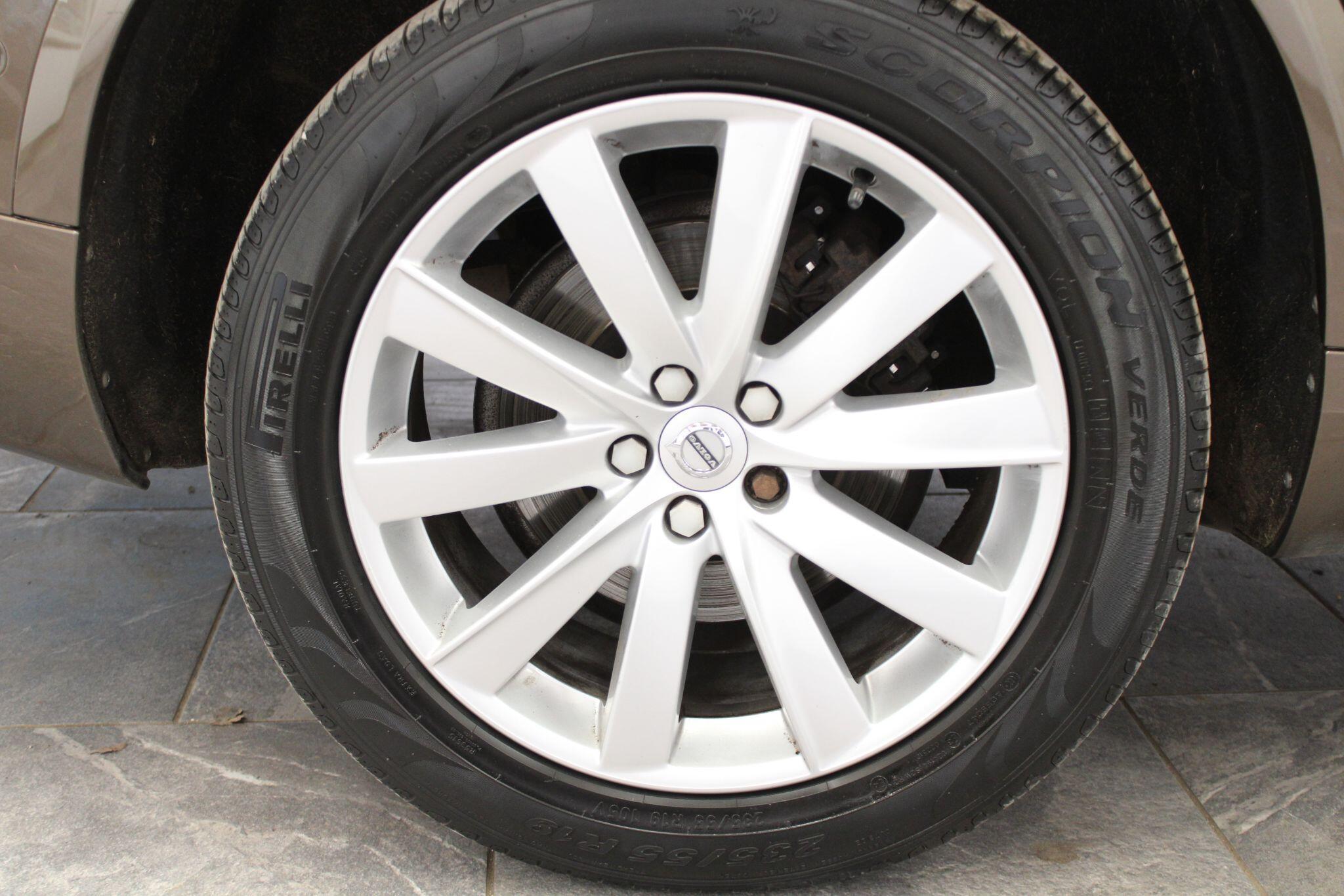Volvo XC90 - Image 35
