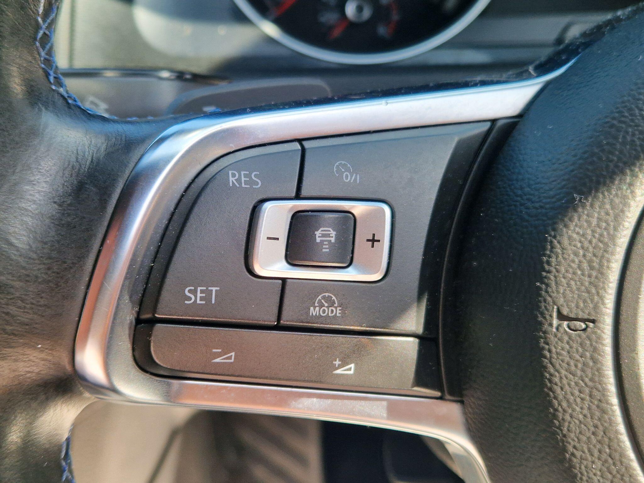 Volkswagen Golf - Image 48