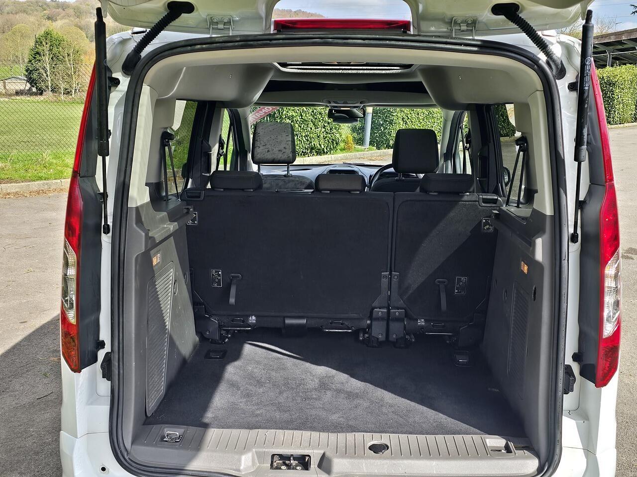 Ford Tourneo Connect - Image 8