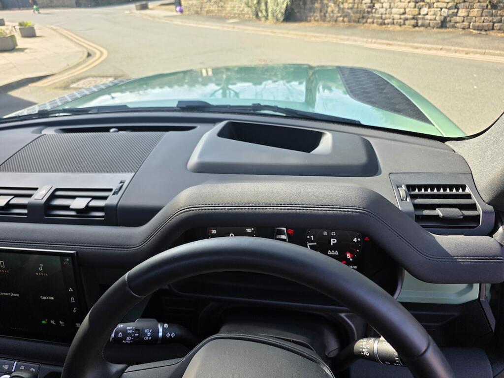 Land Rover Defender 90 - Image 33