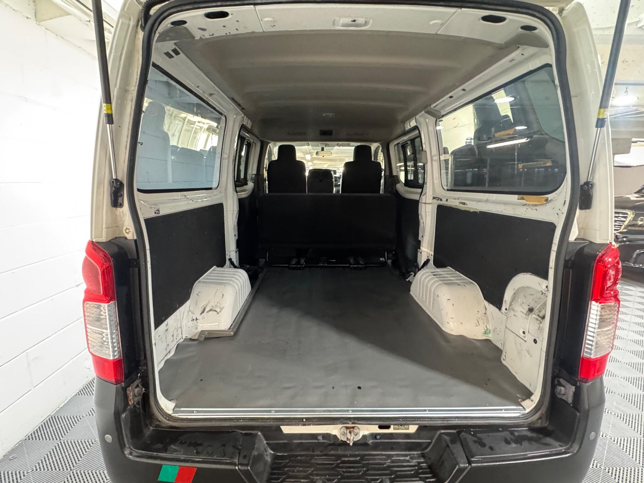 Nissan NV300 - Image 12