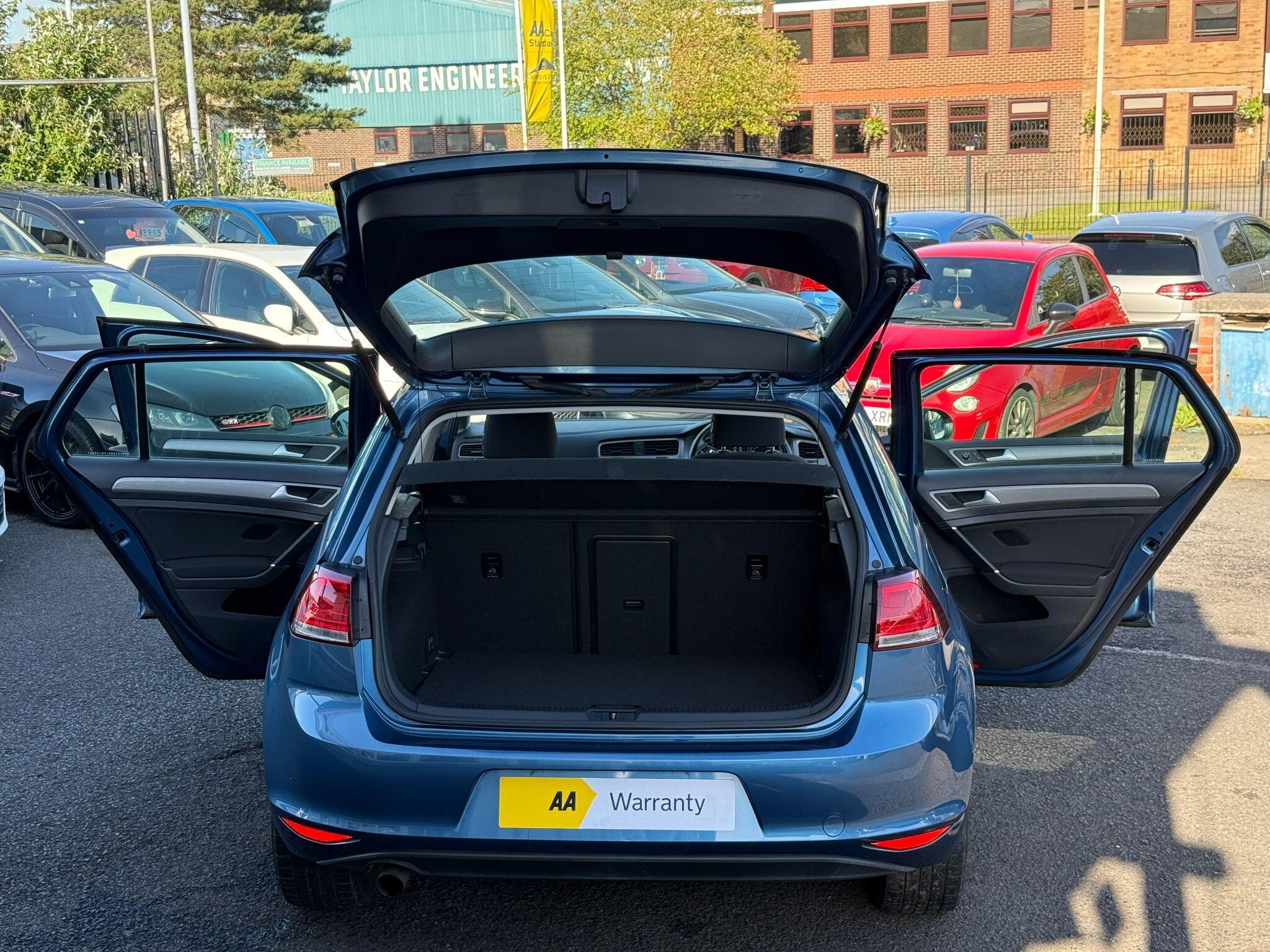 Volkswagen Golf - Image 23