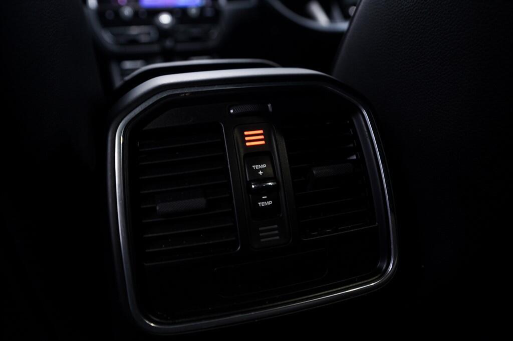 Porsche Macan - Image 16