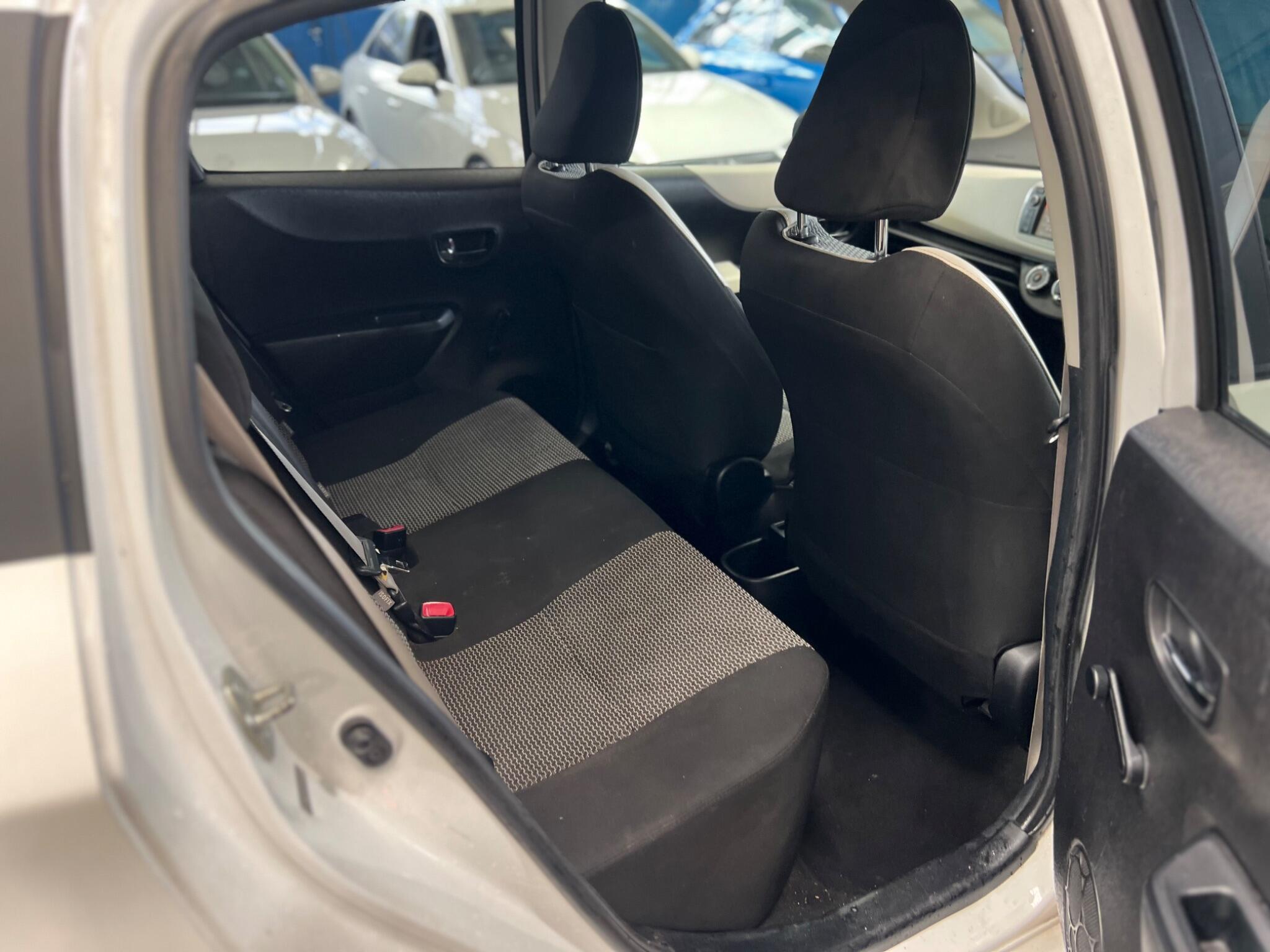 Toyota Yaris - Image 26